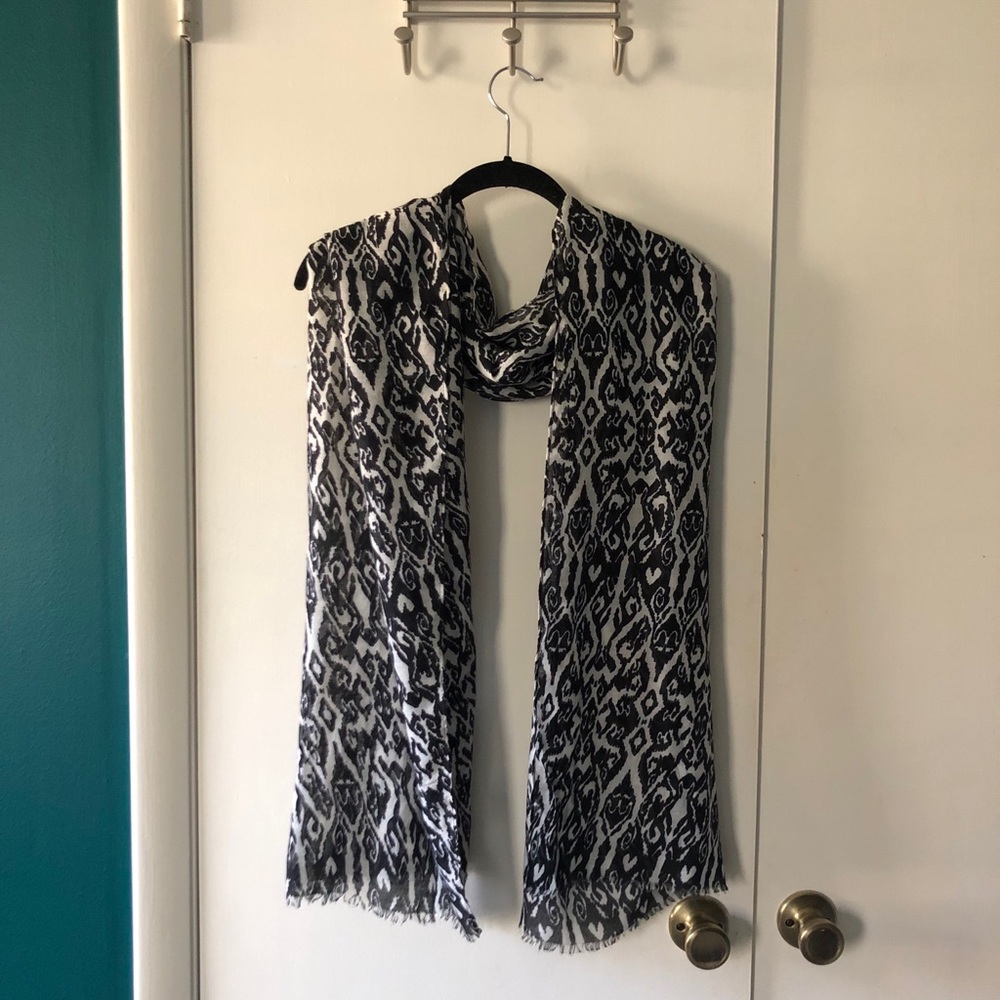Black and White Patterned Scarf